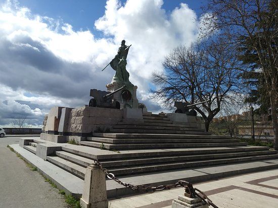 Monumento ai caduti di Caltanissetta