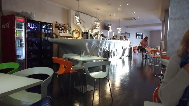 Deja vu Bar Restaurant