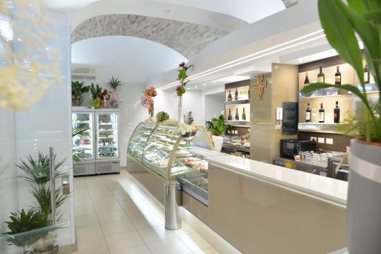 La Mattina Pasticceria-Gelateria-Lounge bar