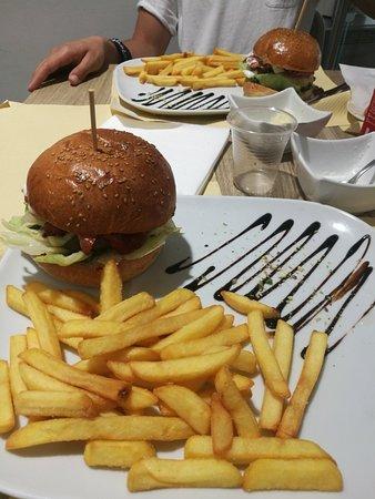 Mokambo Excelente Bistro