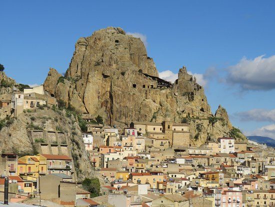 Castello di Gagliano Castelferrato