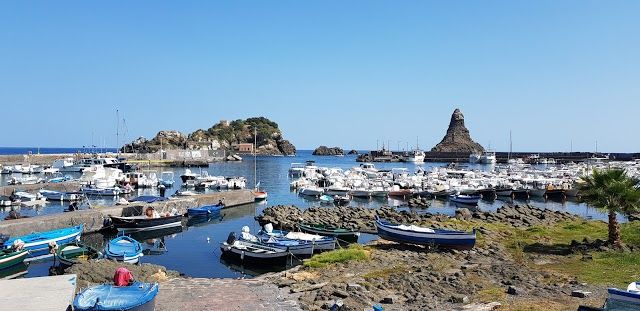 Faraglioni Aci Trezza